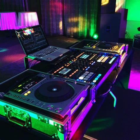 Setup Dj On Stage Dj Setup Home Studio Music Dj Equipment