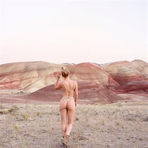Sara Jean Underwood Nude And Sexy 25 Photos 5 S And