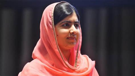 Her father was in charge of running a local learning institution and instilled in malala the value of attending school. Gobierno de Pakistán admite fuga del autor del ataque a ...