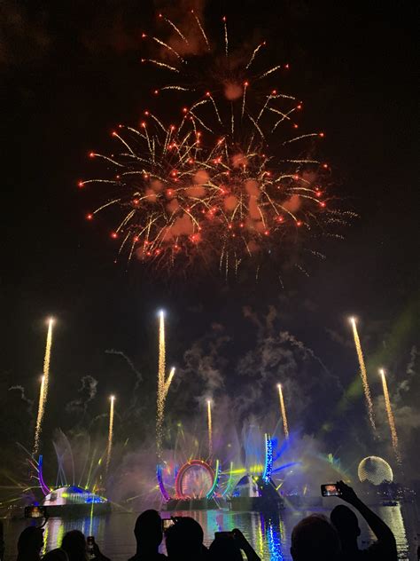 Photos Video Updated New Years Eve Countdown Fireworks At Epcot
