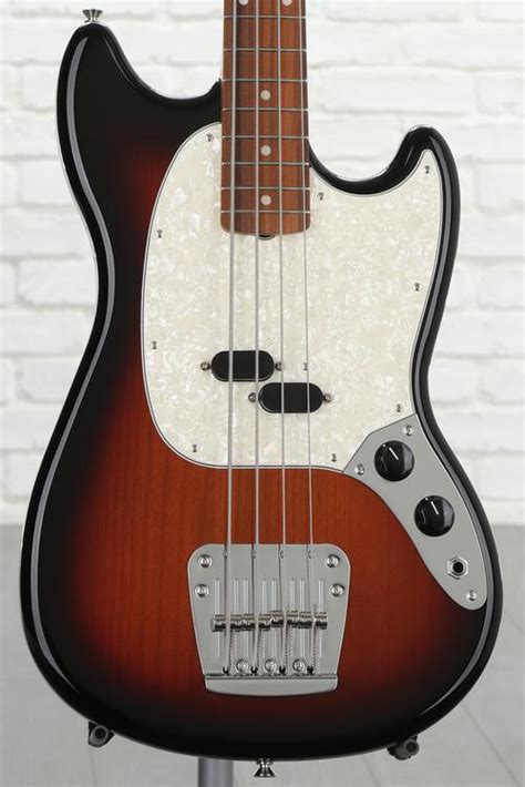Fender Vintera 60s Mustang Bass 3 Color Sunburst Sweetwater