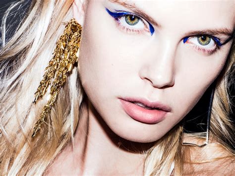5 Fresh Ways To Try Blue Eye Makeup Allure