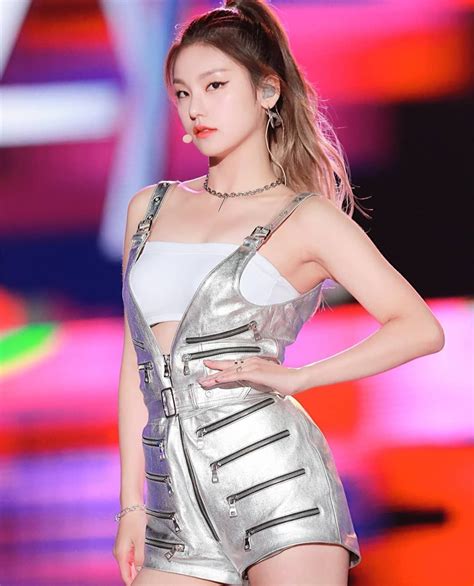 190110 🔥 yeji 예지 itzy 있지 itzy stage outfits korean girl
