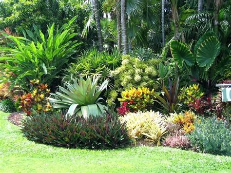 Awesome 20 Wonderful Tropical Landscaping Ideas For Garden Tropical