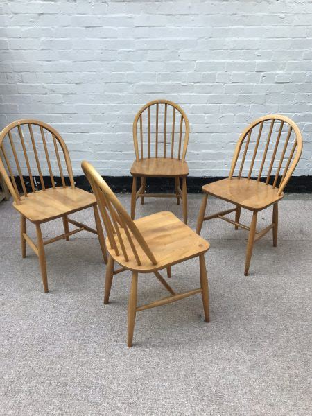 Vintage farmhouse chairs, wood farmhouse chairs, white washed chairs, coastal dining chairs, wood slat chairs, bernhardt chairs, stonecroft. 4 x Vintage 1960s ERCOL Windsor Kitchen Chairs