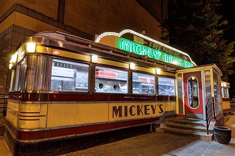 Dine — daın v iformal [date: MultiBrief: 10 truly iconic American diners