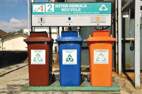 Tong sampah kitar semulamari kenaliterdapat 3 jenis tong sampah kitar semulasetiap warna tong mewakili bahan yang boleh dikitar semula yang tong sampah kitar semula. Pengasingan sisa pepejal di premis kuat kuasa 1 September ...