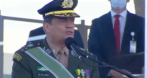 General Comandante Do Exército Faz Forte Discurso E Garante O Presidente é O Comandante