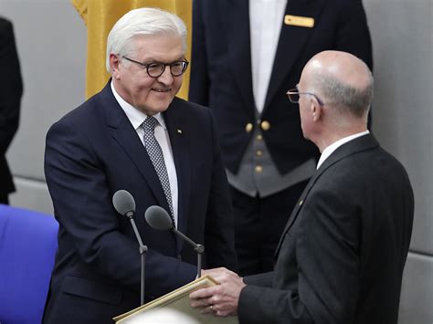 Im anschluss appellierte er an alle bürger, seinem. Bundespräsident Steinmeier fordert Verteidigung der ...