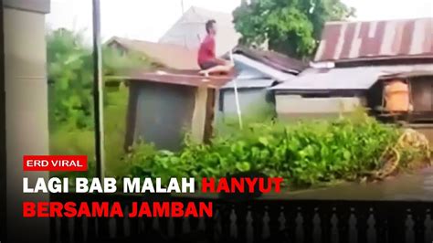 Jamban Hanyut Terbawa Arus Banjir Bersama Pria Yang Sedang Bab Youtube