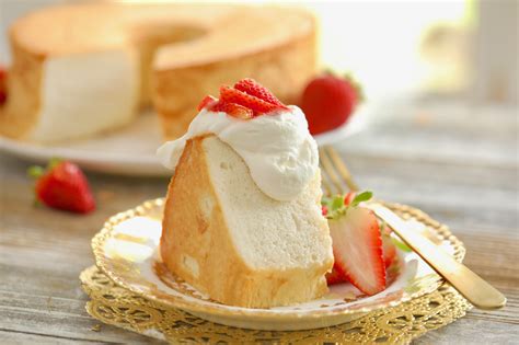 One of the most delicious cakes is angel food cake. 50+ Easy & Impressive Cake Recipes & Cupcakes | Bigger ...