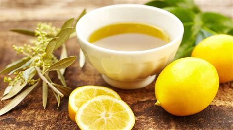 Limón y aceite de oliva para aliviar el dolor en articulaciones así se