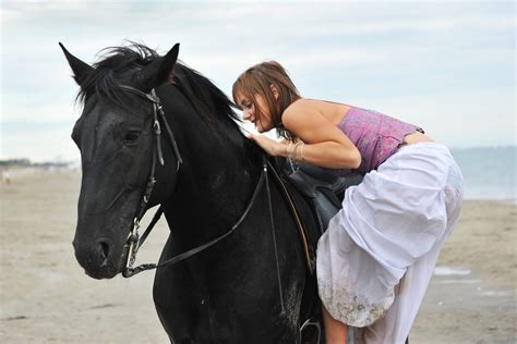 Mount Easier With These Tips For Getting On A Horse Animalfyi