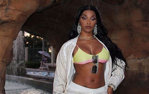 Somethings Wrong Joseline Hernandez Photo Gets Bombarded By Fans Who Claim She Looks Sad