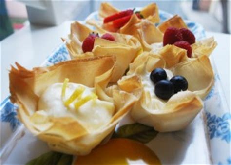While cooling, combine the cream cheese, powdered sugar and 1 cup cool whip. Cheesecake Phyllo Fruit Cups | Cake Student