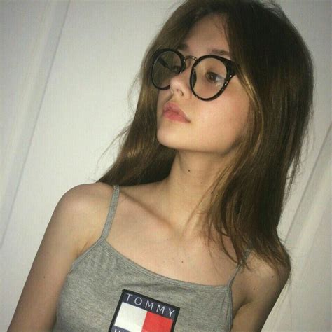 Pin Ph0togrɑph 📷 Girls With Glasses Instagram Girls Beauty Girl