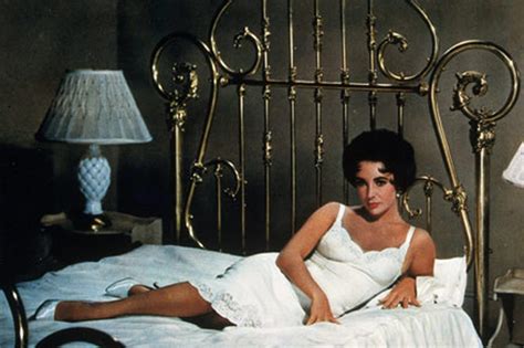 The V A Elizabeth Taylor Bed Styling Famous Women Boudoir Photography Celebrity News Retro