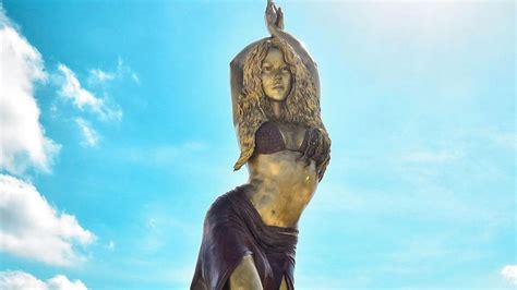 Une Statue De Shakira De 6 5 Mètres De Haut Inaugurée Dans Le Village De La Star à Barranquilla