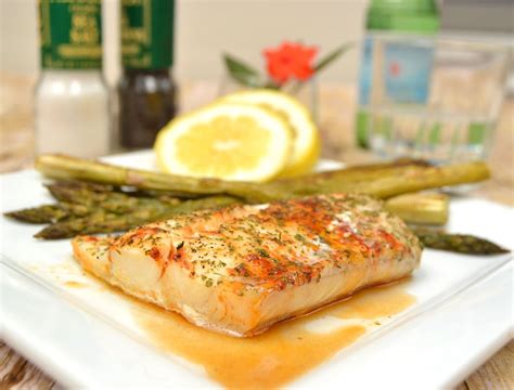 Spicy seasoned haddock fillets topped with guacamole (keto) : Haddock Keto Recipe / Parmesan Baked Cod Recipe Keto Low ...