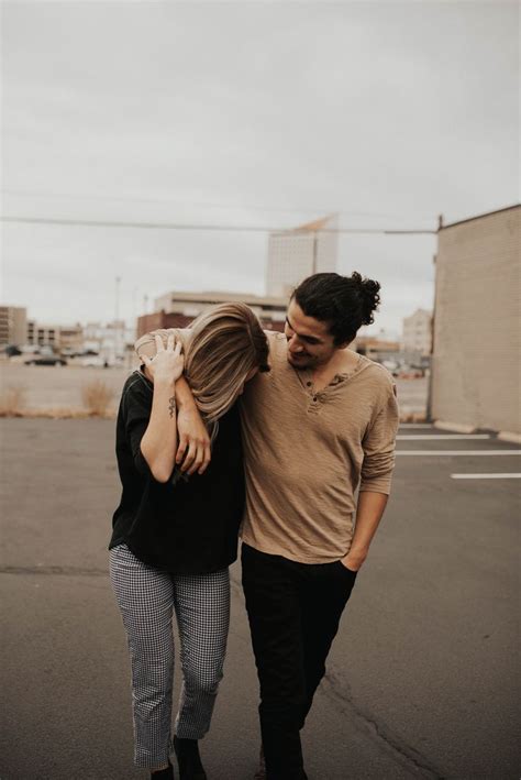 Cutest And Romantic Urban Couple Session In The City Warm And Earthy Tones Hana Alsoudi Photog