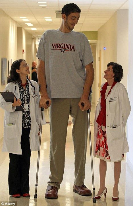Ticker The Sultan Meet The Worlds Tallest Man 8ft 3 Inches Photos