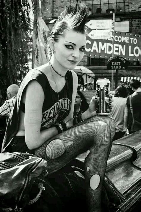 punk girl this eyeliner perfection new wave new retro wave punk rock hair punk rock