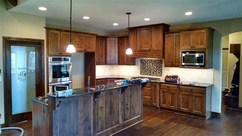 Really Love The Rustic Look In This Kitchen The Knotty Alder Wood Goes