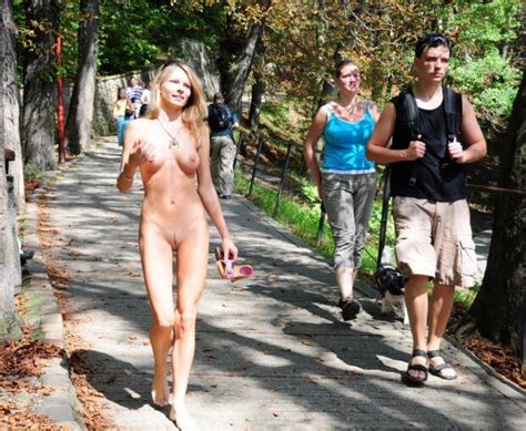 Nude Lass Walking On Public Pathway Rufus96