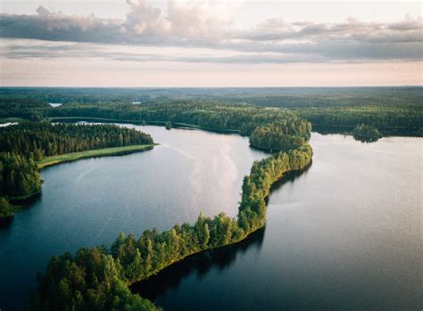 Como curiosidad, decir que existen dos modelos. La tierra de los mil lagos: descubre la belleza natural de ...