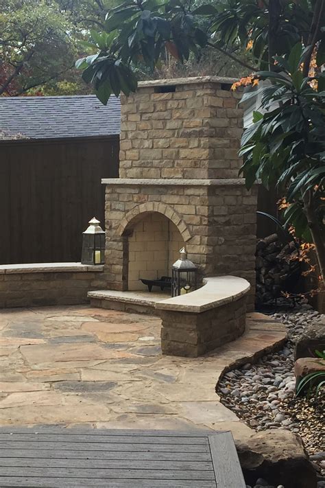 Outdoor Fireplace In Stone With Bench Seating Outdoor Life Outdoor