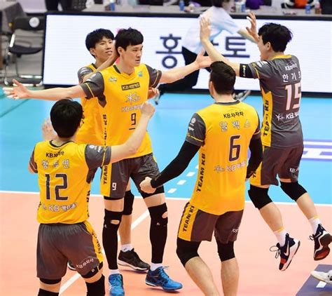 일본, 노르웨이에 참패→한국 8강 진출 확정; KB손해보험, 삼성화재 꺾고 '봄 배구 희망 불씨'