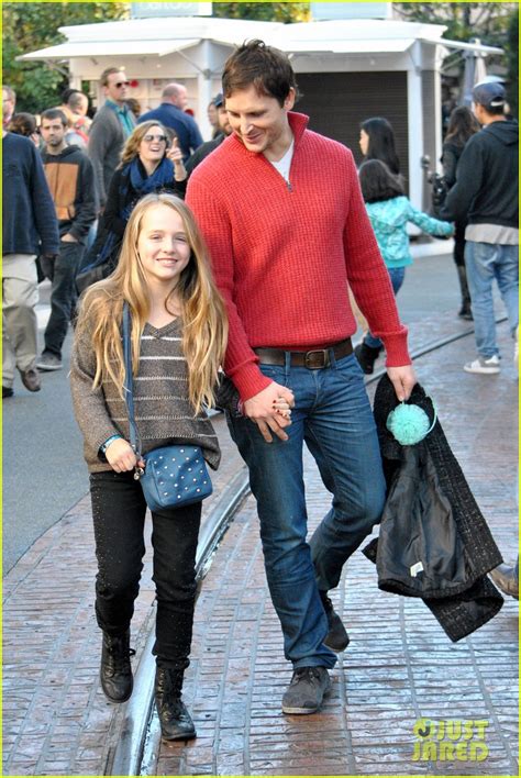Peter Facinelli Christmas Eve Shopping With Lola Photo 2780772