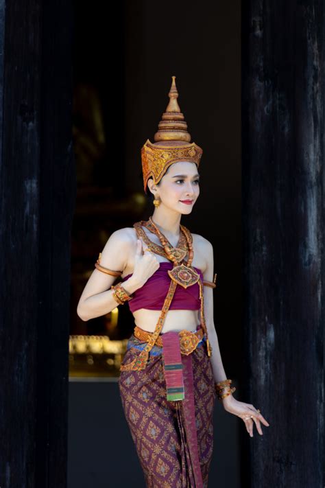 Premium Photo Thai Woman In Traditional Thai Costume Traditional Thai Clothing Thai Clothes