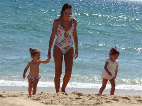 By maría fernanda serrano muñoz. Fernanda Serrana na praia com os filhos - Flashes - FLASH!