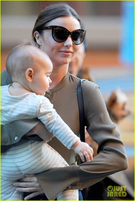 Miranda Kerr Flynn Tries To Grab Moms Sunglasses Photo 2593612