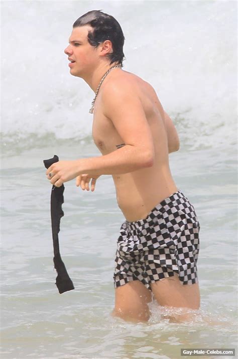 Yungblud Paparazzi Shirtless Beach Photos The Nude Male