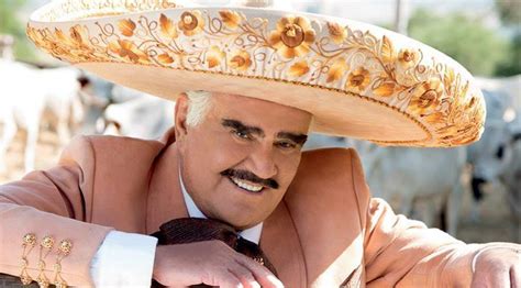 Fernandez is in critical, but stable condition, after injuring his cervical spine during an accident. Celebran los 80 años de Vicente Fernández