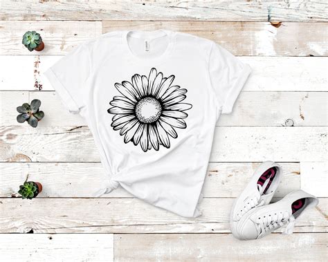 Big Daisy Unisex T Shirt Flower Tee Wildflower Shirt Etsy In 2020