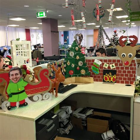 Office desk with christmas decoration and office accessories. Christmas desk decorations made from cardboard | Christmas desk decorations, Desk decor, Holiday ...