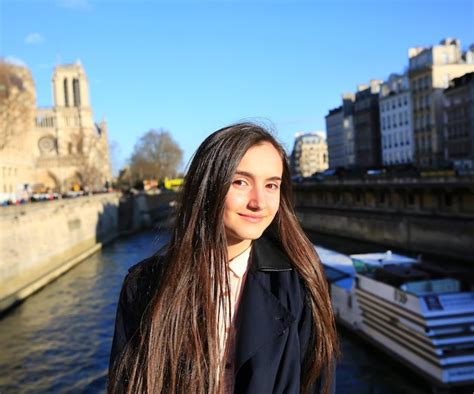 Premium Photo Portrait Of Beautiful Girl In Paris France