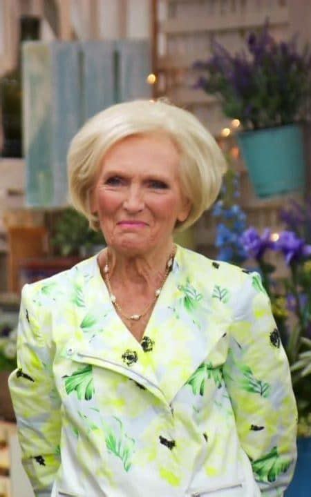 how mary berry became the most unlikely style icon great british bake off great british