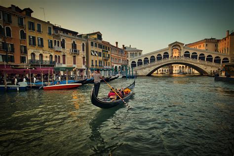 The Famous Rialto Bridge Travel In Pink