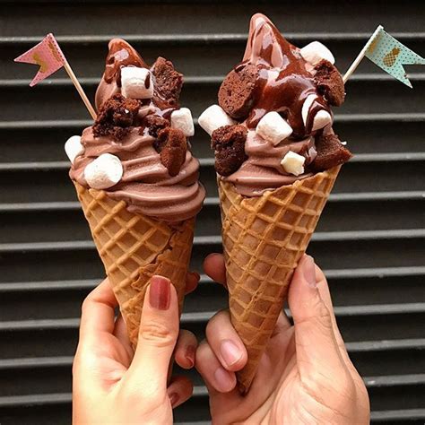 Pin By Kim EunHae On Desserts Aesthetics In Yummy Ice Cream Chocolate Ice Cream Ice Cream