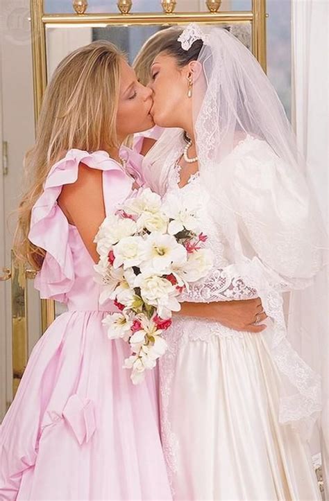 Honeymoon Kissing Wedding Dress