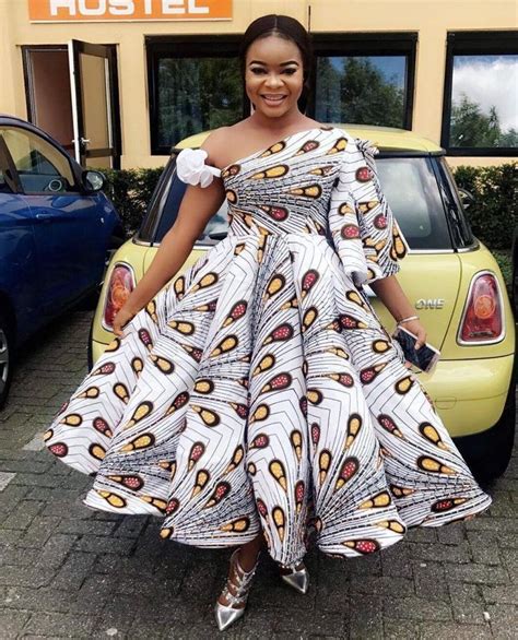 Pin By Nonnies Nails On Aso Ebi Styles African Prom Dresses Latest African Fashion Dresses