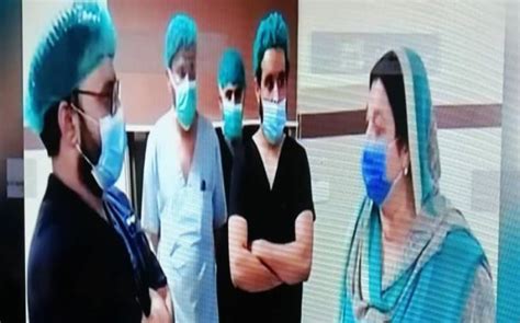 ڈاکٹر یاسمین راشد اور ڈی سی لاہور کی رائیونڈ حادثے میں زخمی بچیوں کے