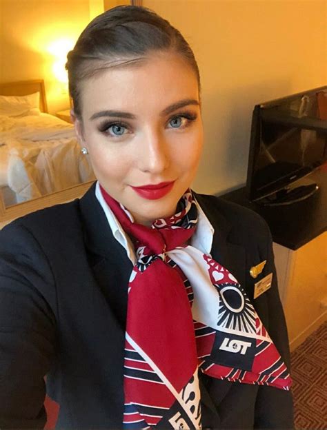 Pin By Kj On Damesmode Flight Attendant Fashion Sexy Stewardess