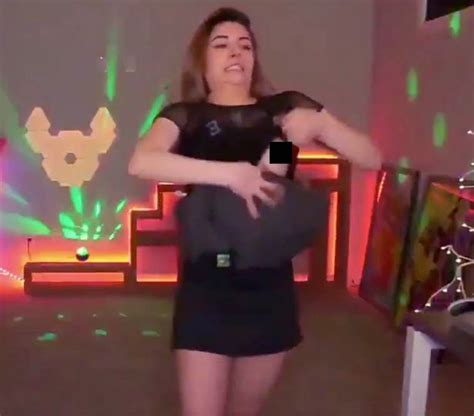 Twitch Gamer Alinity Flashes Boob During Live Stream In Awkward Wardrobe Gaffe Isiferry Com