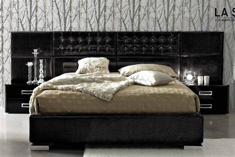 If you want to spend on luxury bedroom sets or. Exquisite Black Leather King-Size Bedroom Set with Luxury ...