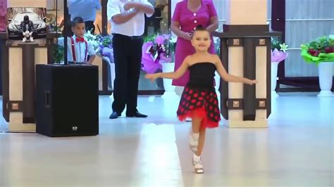اجمل رقص فتاة صغيرة بالعالم youtube